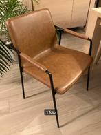 2 stoelen - armsteun - bruin/camel - zwarte poten, Huis en Inrichting, Ophalen, Twee, Bruin, Zo goed als nieuw