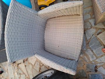 Vier grote tuinstoelen te koop.  beschikbaar voor biedingen