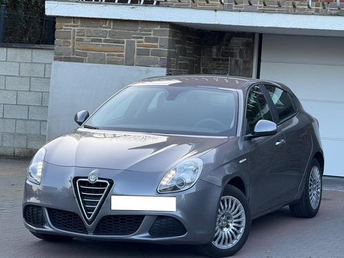 Alfa Romeo Giulietta 1.4 TB Distinctive 1Er Main Faible Km, Auto's, Alfa Romeo, Particulier, Giulietta, Radio, Benzine, Euro 5