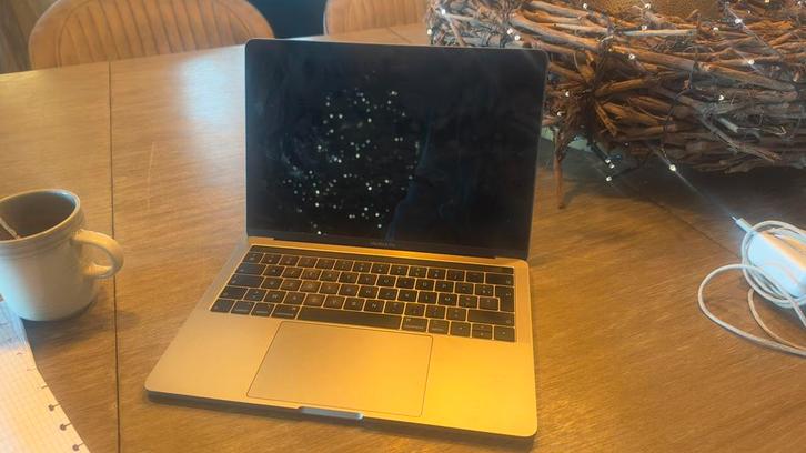 Mackbook pro 2019, Informatique & Logiciels, Apple Macbooks, Utilisé, MacBook Pro, 13 pouces, 2 à 3 Ghz, Inconnu, 8 GB, Azerty