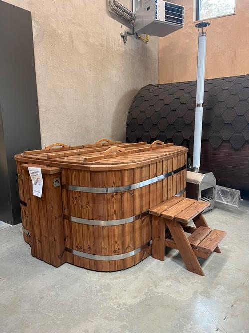 Hottub in thermowood met air streams toonzaalmodel 4750 Euro, Tuin en Terras, Bubbelbaden en Hottubs, Nieuw, Trap, Ophalen