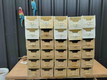 te koop kweekbakjes  beschikbaar voor biedingen
