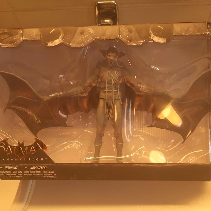 BATMAN ARKHAM KNIGHT*DC COLLECTIBLES*SEALED*MIB*, Verzamelen, Beelden en Beeldjes, Nieuw, Fantasy, Ophalen