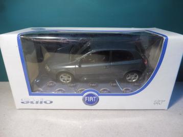 1:43 Norev 771000 Fiat Stilo 3d blauw dealer doosje beschikbaar voor biedingen