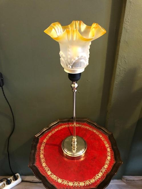 Prachtig nieuw hoog tafellampje met Antiek schulp Kapje., Huis en Inrichting, Lampen | Tafellampen, Zo goed als nieuw, Minder dan 50 cm