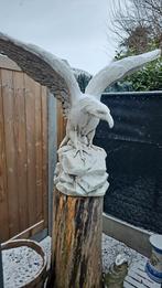 Aigle de mer en pierre sur socle en bois, Jardin & Terrasse, Enlèvement, Pierre
