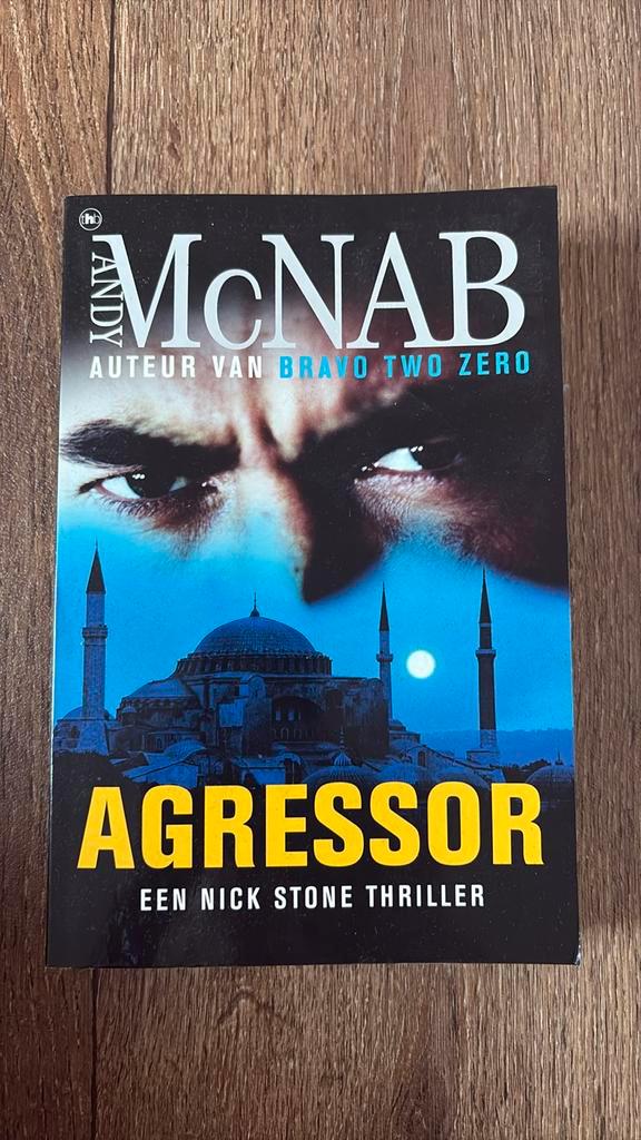 A. MacNab - Agressor, Boeken, Thrillers, Zo goed als nieuw, Ophalen