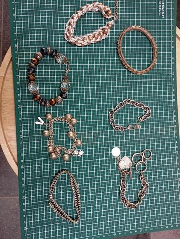 7 armbanden beschikbaar voor biedingen