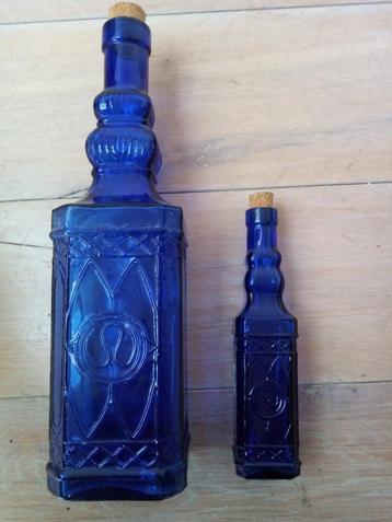 2 karaffen/blauwe flessen Moorse stijl - TB-conditie beschikbaar voor biedingen