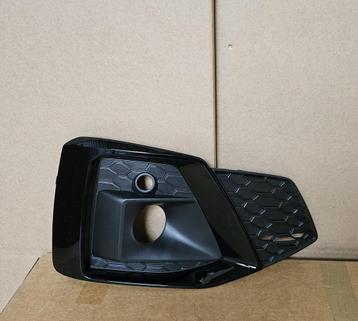 Rooster Audi A5 B9 F5 8W Facelift S-line S5 Rechts 8W6807682 beschikbaar voor biedingen