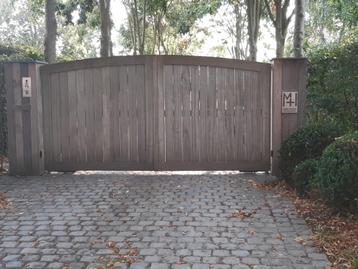 kwalitatieve houten poort beschikbaar voor biedingen