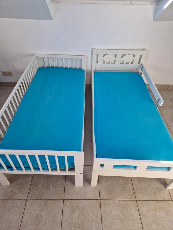 2 kinderbedden IKEA 70x160 + lattenbodem, zijsteun en matras, Kinderen en Baby's, Kinderkamer | Bedden, Gebruikt, 140 tot 160 cm