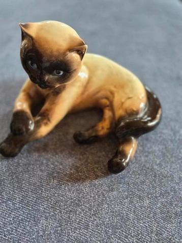 Poes Goebel genummerd zn getekend beschikbaar voor biedingen