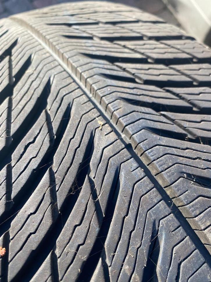 50€/pneu - 4 Pneus d'hiver Michelin 235/60 R18 comme neufs !, Autos : Pièces & Accessoires, Pneus & Jantes, Pneu(s), Pneus hiver