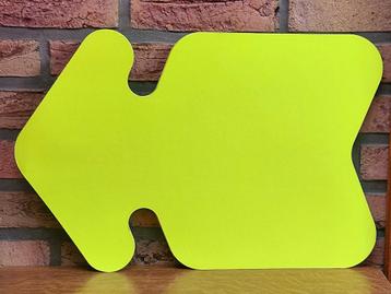 Nieuw - 4 Fluogele pijlen - L 45 x 31 cm - € 4,00 voor 4 beschikbaar voor biedingen
