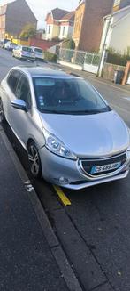 Peugeot 208 feline 1,2 essence 2013 toute oprions Toit pano, Leder, 5 deurs, Particulier, Panoramadak