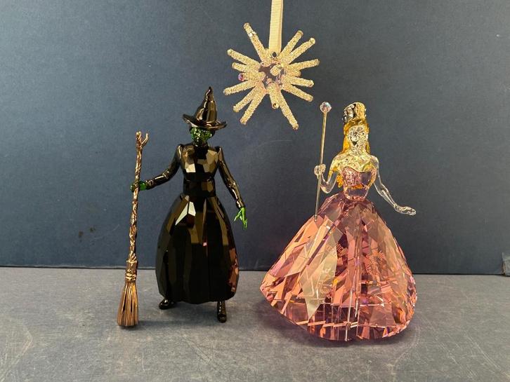 Swarovski Wicked Glinda Upland, Elphaba Throp, staf ornament, Verzamelen, Swarovski, Nieuw, Figuurtje, Ophalen of Verzenden