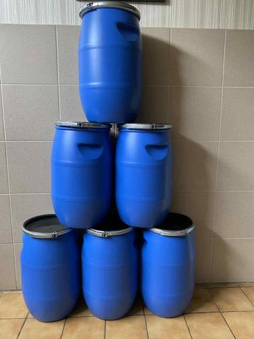 Let op ! Laatste week , voertonnen 30 liter,als nieuw !!! beschikbaar voor biedingen