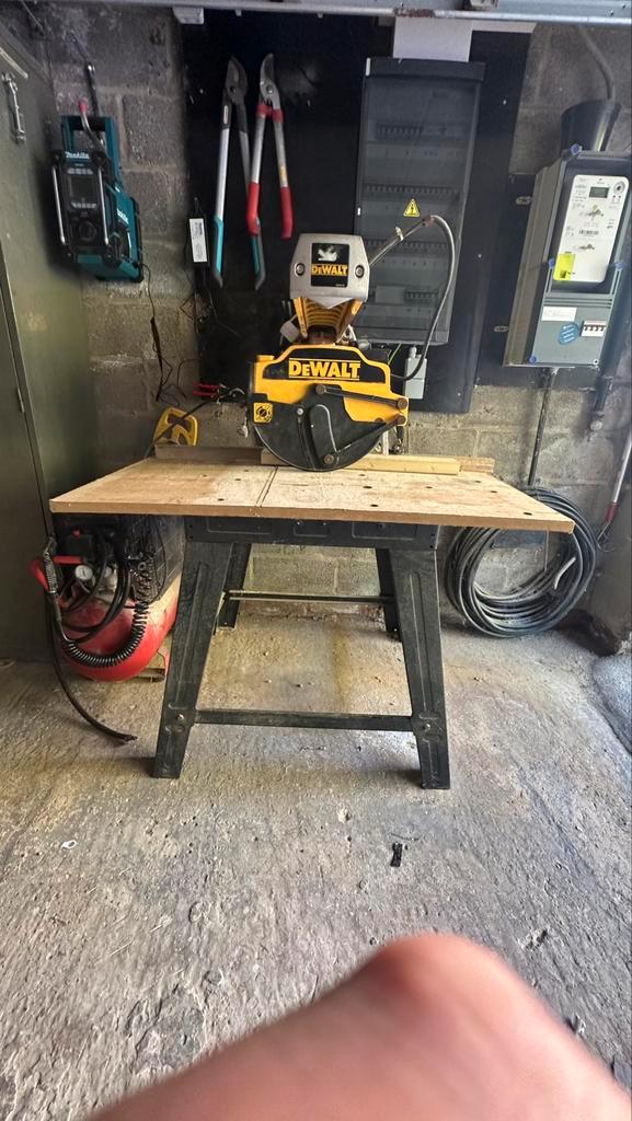 DeWalt radiaalzaagmachine DW721, Doe-het-zelf en Bouw, Gereedschap | Zaagmachines, Gebruikt, Afkortzaag, 1200 watt of meer, 70 mm of meer