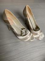 Trouwschoenen maat 39, Ophalen of Verzenden, Zo goed als nieuw, Wit, Pumps