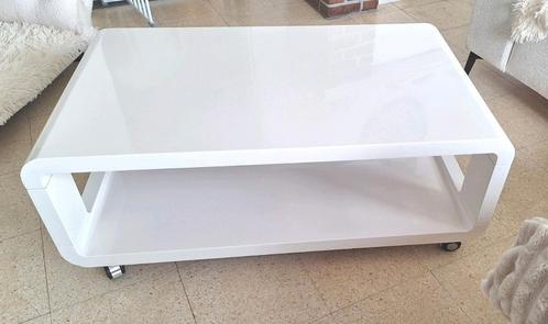Moderne Hoogglans Salontafel op wieltjes
Ikea, Huis en Inrichting, Tafels | Salontafels, Gebruikt, Ophalen
