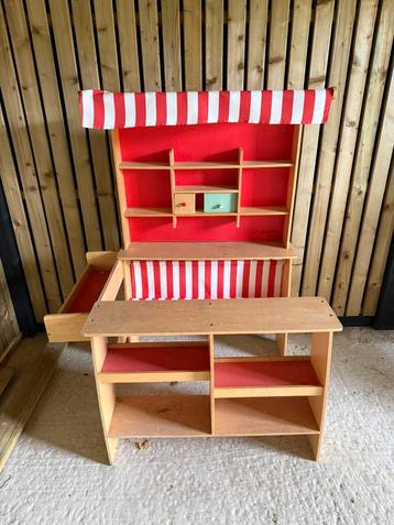 Houten speelwinkel beschikbaar voor biedingen