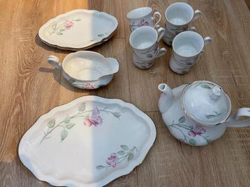 Oud servies te koop beschikbaar voor biedingen