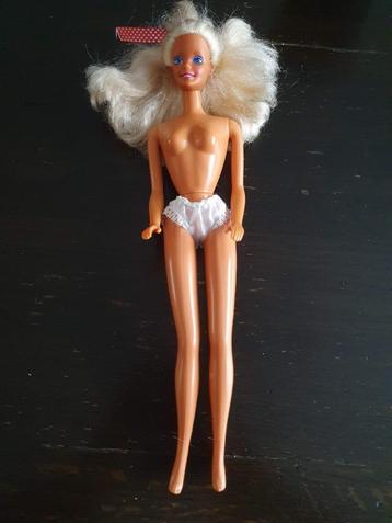 Barbie jaren 1990 met verschillende schoenen en kleding, Kinderen en Baby's, Speelgoed | Poppen, Ophalen of Verzenden, Gebruikt
