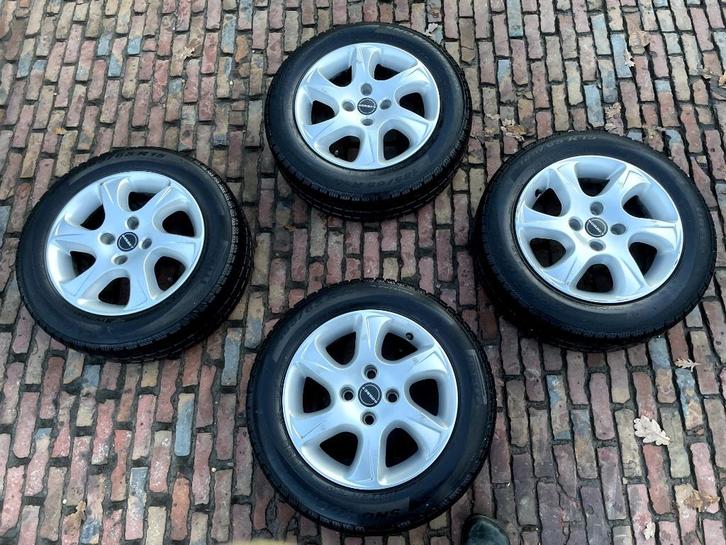 Winterbanden auto - Pirelli 185/65 R15, Auto-onderdelen, Banden en Velgen, Band(en), Winterbanden, 15 inch, 185 mm, Personenwagen
