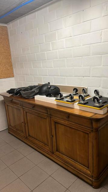 Antieke kast beschikbaar voor biedingen