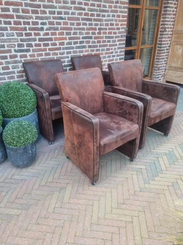 4 x prachtige stoelen op wieltjes  beschikbaar voor biedingen