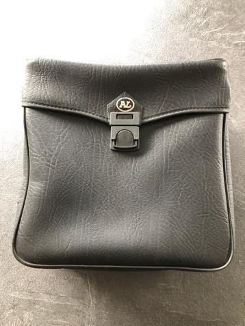 Lederen fietstas beschikbaar voor biedingen