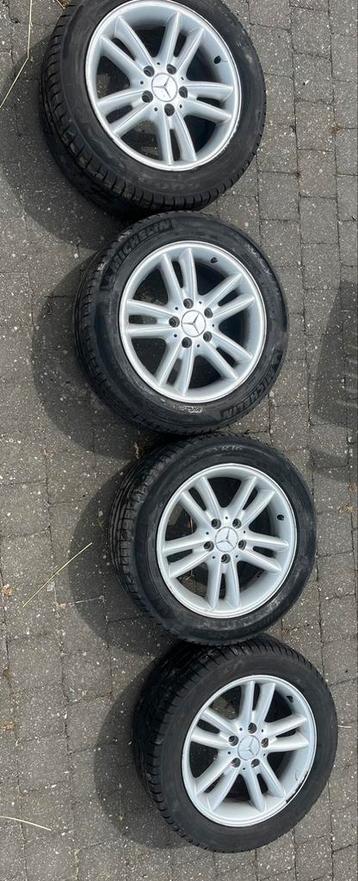 4 jantes Mercedes d’origine + pneus quasi neufs – 205/55 R16 beschikbaar voor biedingen