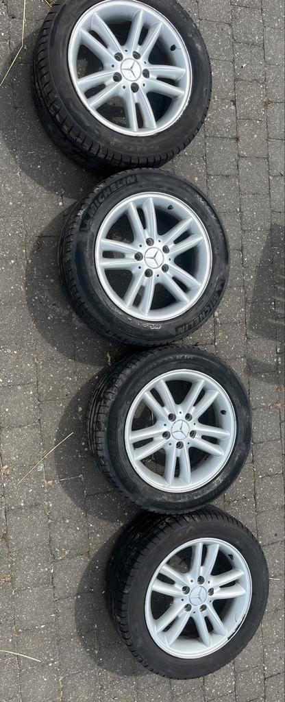 4 jantes Mercedes d’origine + pneus quasi neufs – 205/55 R16, Auto-onderdelen, Banden en Velgen, Band(en), Ophalen