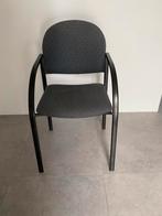 4 identieke stoelen met zwart metalen onderstel, Huis en Inrichting, Ophalen, Zo goed als nieuw, Zwart, Vier