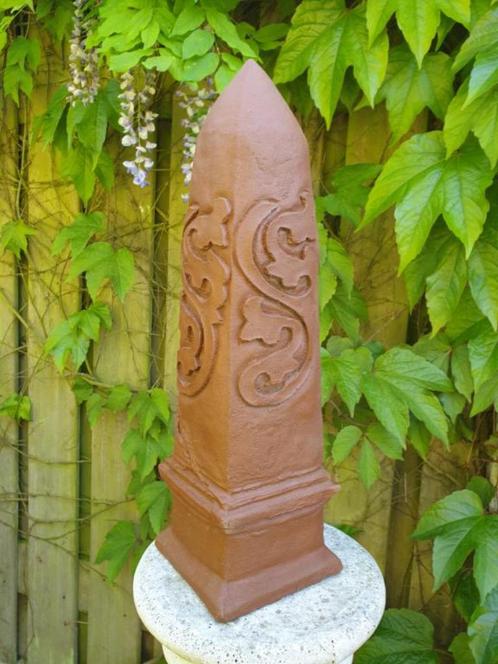 tuinbeeld , obelisx, Tuin en Terras, Tuinbeelden, Nieuw, Overige typen, Beton, Ophalen of Verzenden