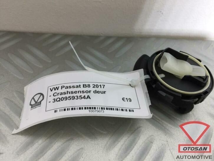 vw passat b8 2017 crashsensor crash sensor deur 3q0959354a, Auto-onderdelen, Overige Auto-onderdelen, Volkswagen, Gebruikt