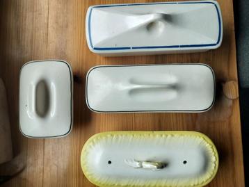 3 Kammen bakjes en 1 zeepbakje beschikbaar voor biedingen