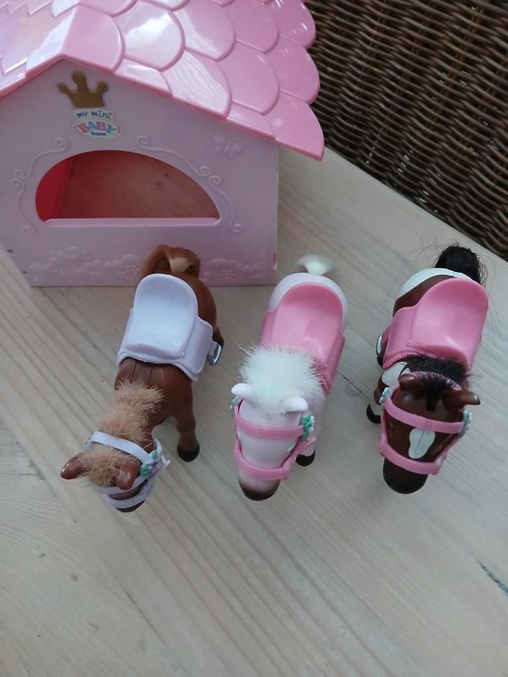 Mini world zapf creation 3 paardjes,stal,auto,trailer enz, Kinderen en Baby's, Speelgoed | Poppen, Ophalen of Verzenden