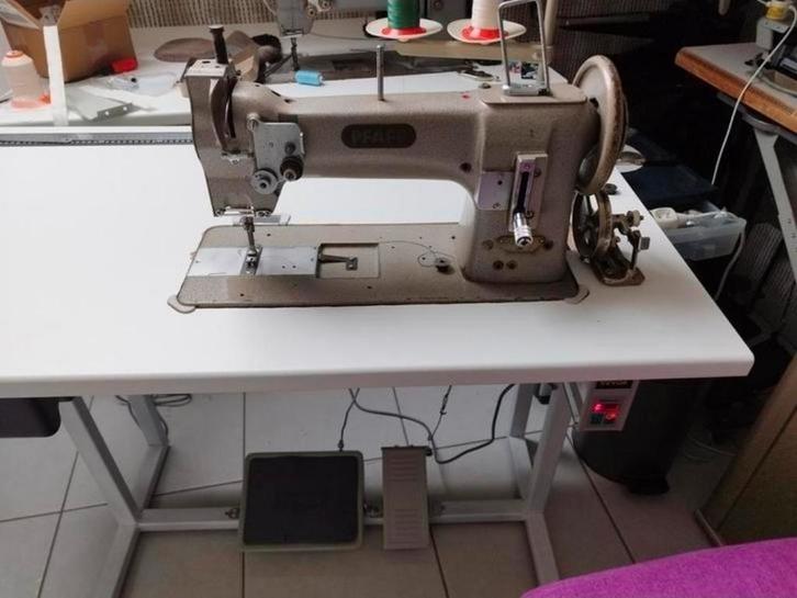 Industriële PFAFF naaimachine met tafel – Nieuwe trapmodule, Hobby & Loisirs créatifs, Machines à coudre & Accessoires, Machine à coudre