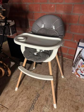 Eetstoel baby met verkleinmogelijkheid (kussen) beschikbaar voor biedingen
