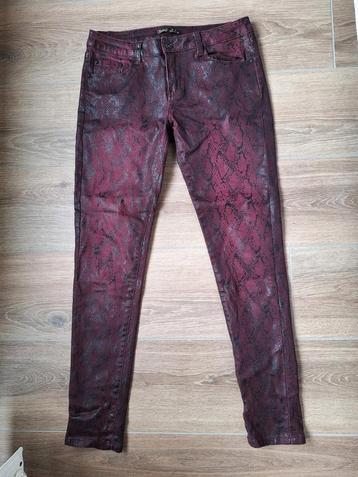 Pantalon slim bordeaux serpent beschikbaar voor biedingen