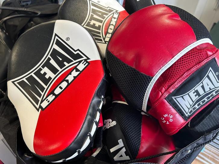 Lot 25 paires Pattes d’Ours Metal Boxe – MMA / Entraînement, Sport en Fitness, Vechtsporten en Zelfverdediging, Zo goed als nieuw