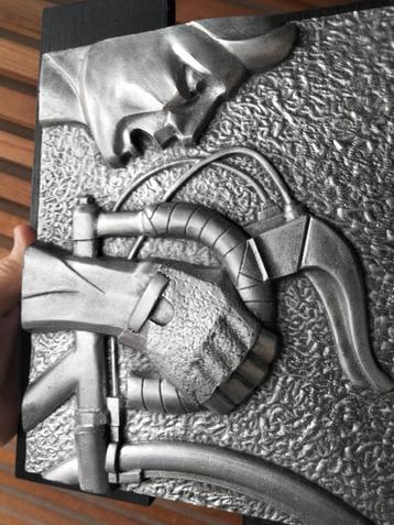 1960s vintage Kubist wandplaque wielrennen cyclist velo beschikbaar voor biedingen