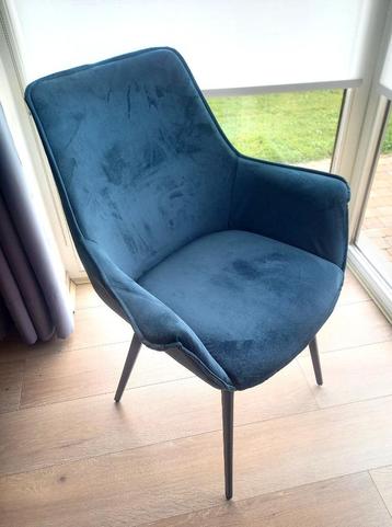 Stoelen (4) beschikbaar voor biedingen