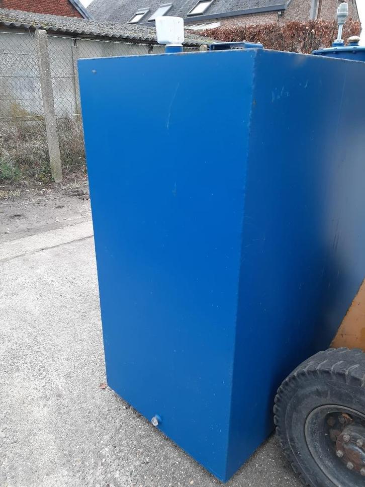 Mazouttank 2800 liter dubbelwandig in metaal als nieuw, Doe-het-zelf en Bouw, Verwarming en Radiatoren, Ophalen of Verzenden