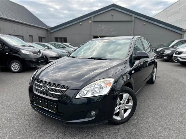 Kia Ceed 1.6CRDi | AUTOMAAT | CRUISE | LEDER *GARANTIE*, Auto's, Kia, Bedrijf, Te koop, (Pro) Cee d, Airbags, Airconditioning