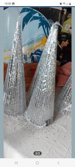 18 kegels kerst glitter. Zilver 35 cm hoog, Diversen, Kerst, Ophalen of Verzenden, Zo goed als nieuw