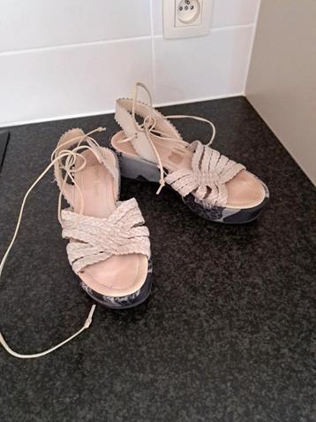 Sandales à plateforme à lacets Daniele Tucci Taille 38, Beige, Daniele Tucci, Comme neuf, Sandales et Mûles