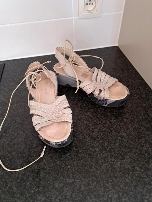 Plateau sandalen met veters Daniele Tucci Maat 38, Kleding | Dames, Schoenen, Zo goed als nieuw, Sandalen of Muiltjes, Beige, Verzenden